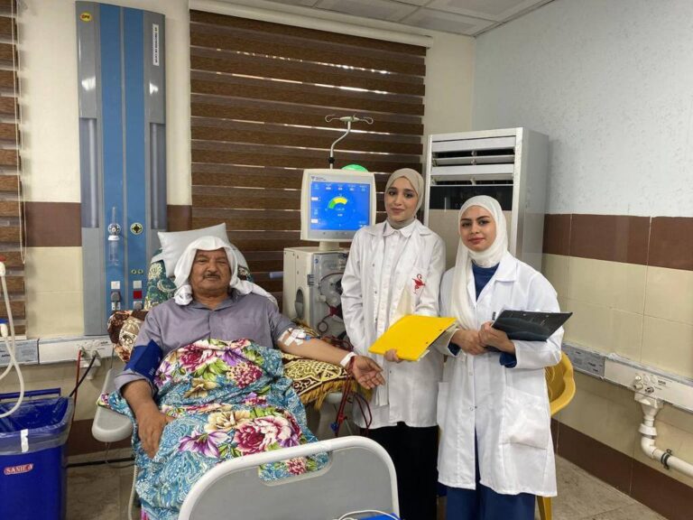 A Research Team Students of UOA at Dialysis Centers